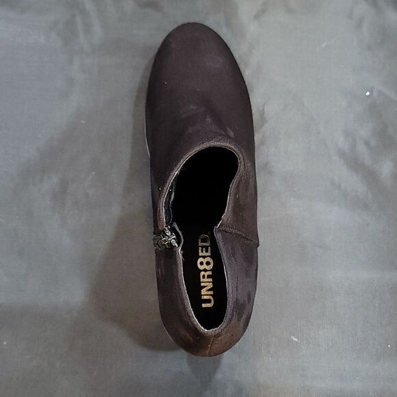 BRAND NEW UNR8ED SIDE ZIPPER +ROUND TOE ANKLE BOOTIE - Picture 11 of 15